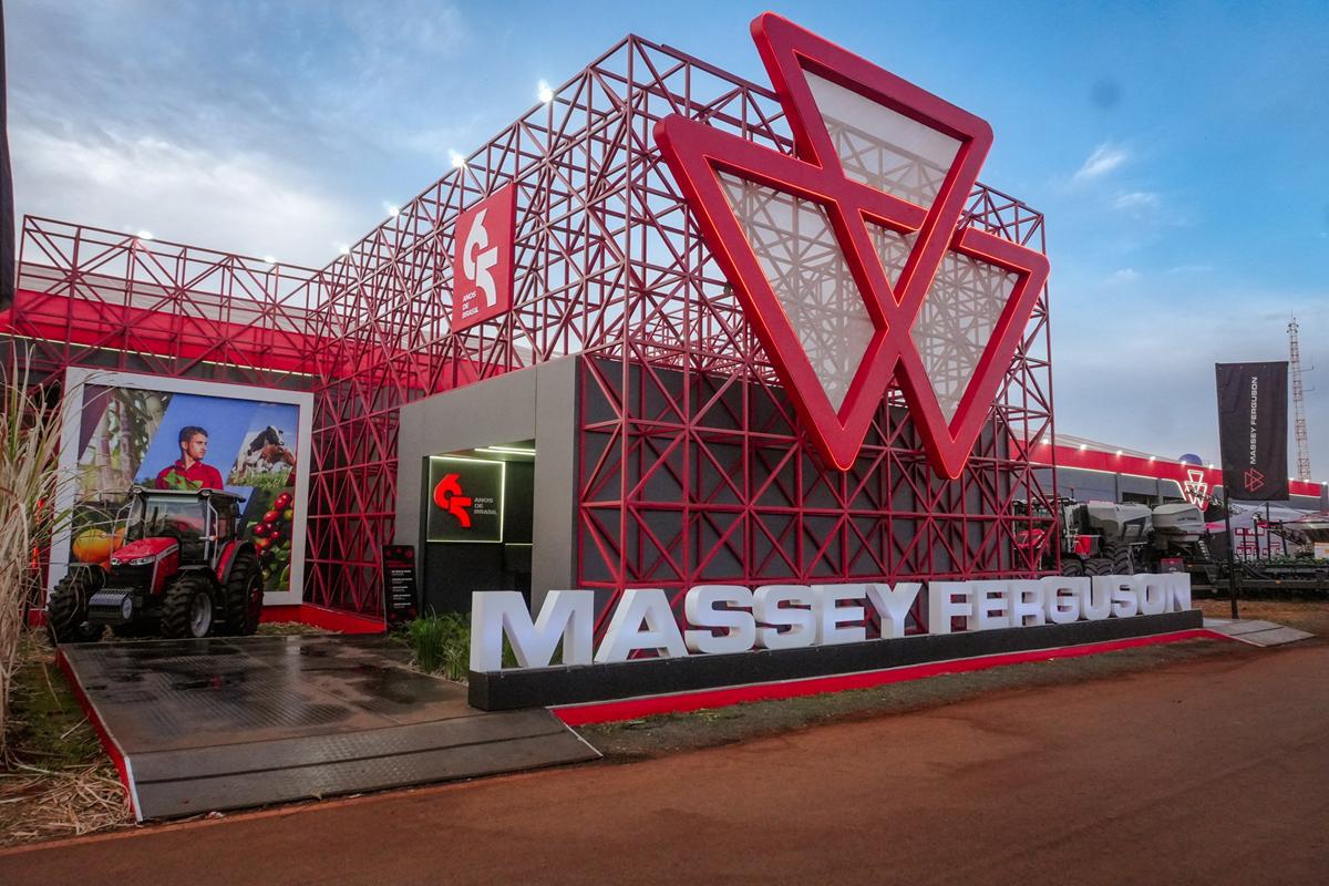 Estande Massey Ferguson produzido em grande escala